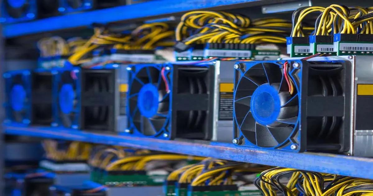 Cloud Mining vs Hardware Mining: A Comprehensive Comparison for New Miners photo